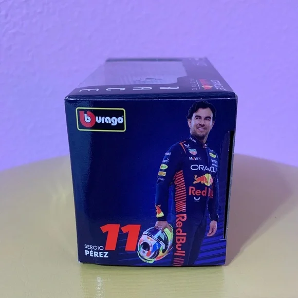 Bburago 1:43 Scale Model Oracle RB19 Formula 1 Car - Picture 2 of 7